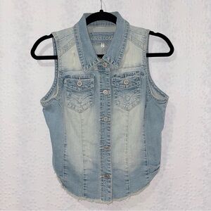 Maurices Light Wash Denim Vest Frayed Hem Button Front Stretch Casual Size Med